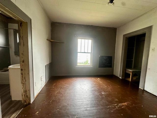 111 E WALKER Street, Galatia, IL 62935