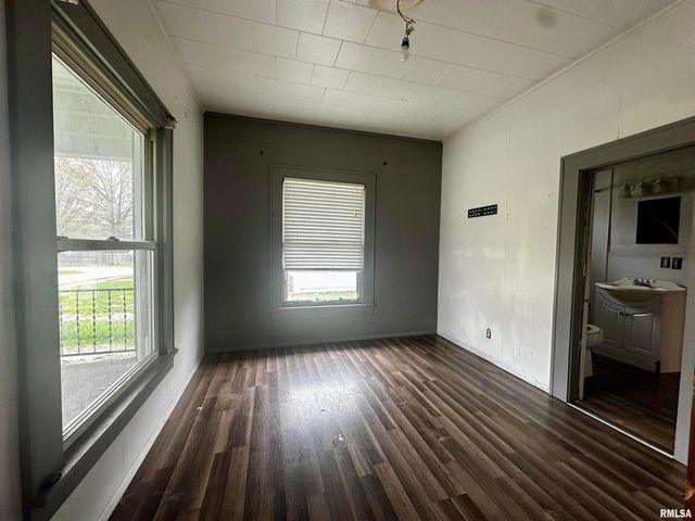 111 E WALKER Street, Galatia, IL 62935