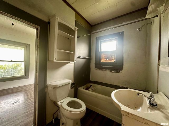 111 E WALKER Street, Galatia, IL 62935