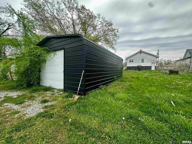 111 E WALKER Street, Galatia, IL 62935