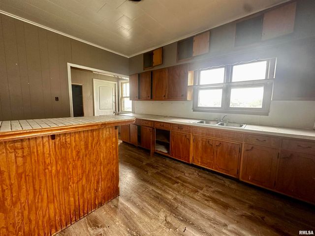 111 E WALKER Street, Galatia, IL 62935