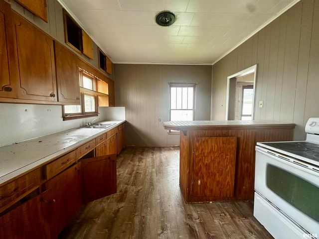 111 E WALKER Street, Galatia, IL 62935