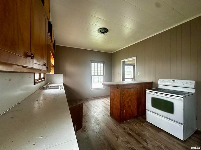 111 E WALKER Street, Galatia, IL 62935