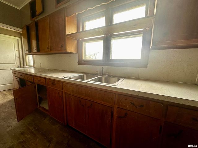 111 E WALKER Street, Galatia, IL 62935