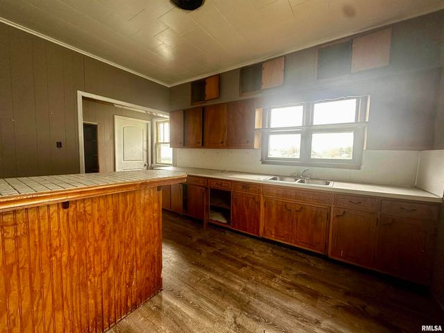 111 E WALKER Street, Galatia, IL 62935