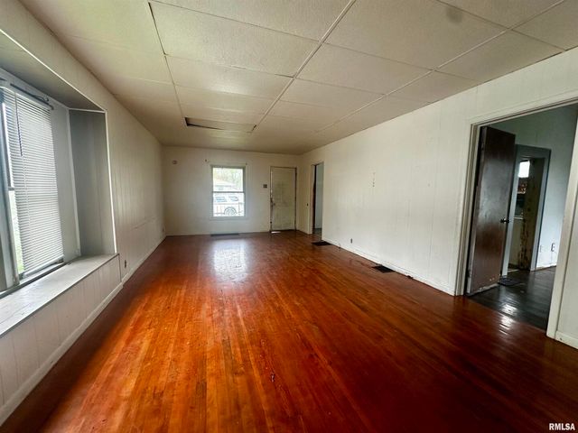 111 E WALKER Street, Galatia, IL 62935