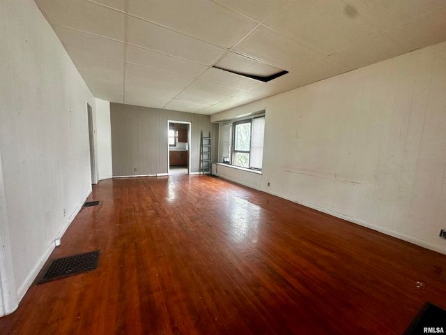 111 E WALKER Street, Galatia, IL 62935