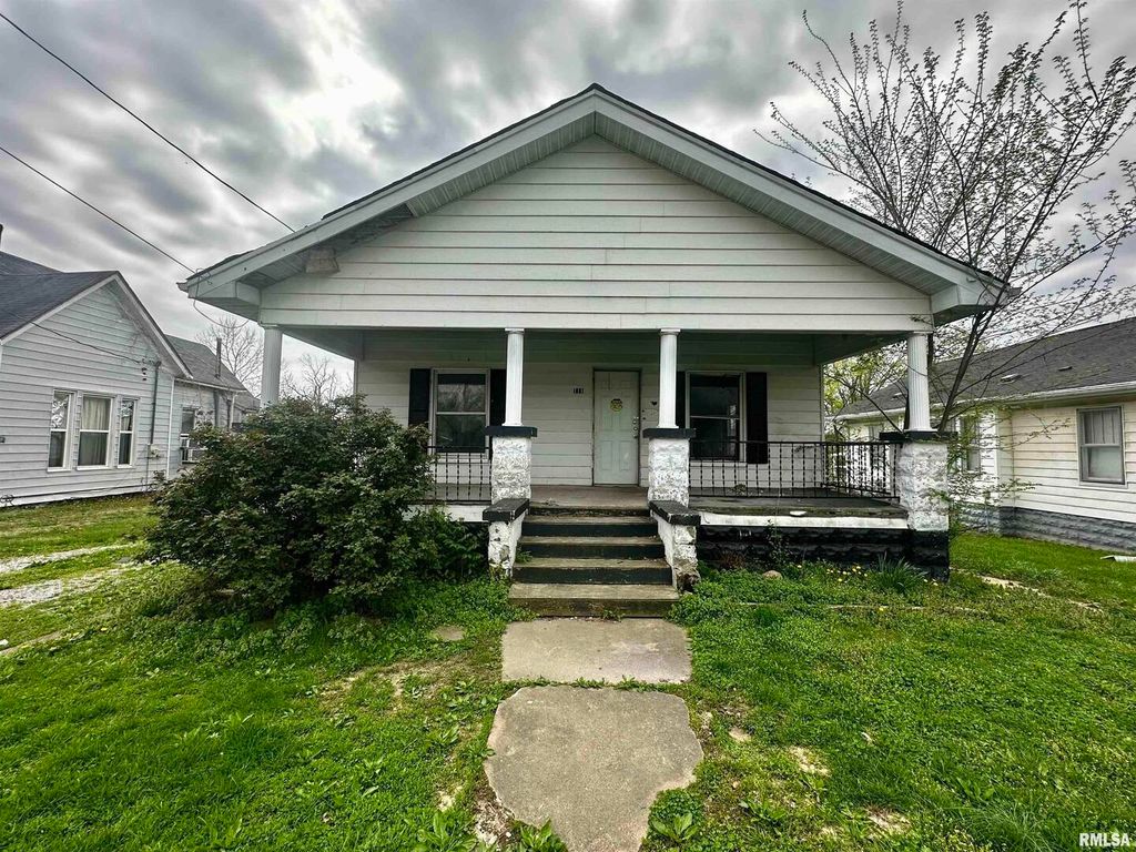 111 E WALKER Street, Galatia, IL 62935