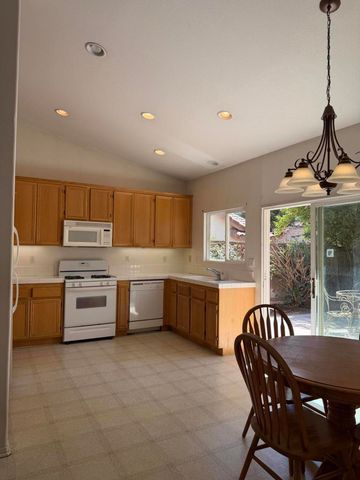 469 Autumn Way, Banning, CA 92220