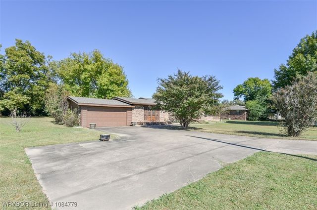 407 Ray Fine Boulevard, Roland, OK 74954
