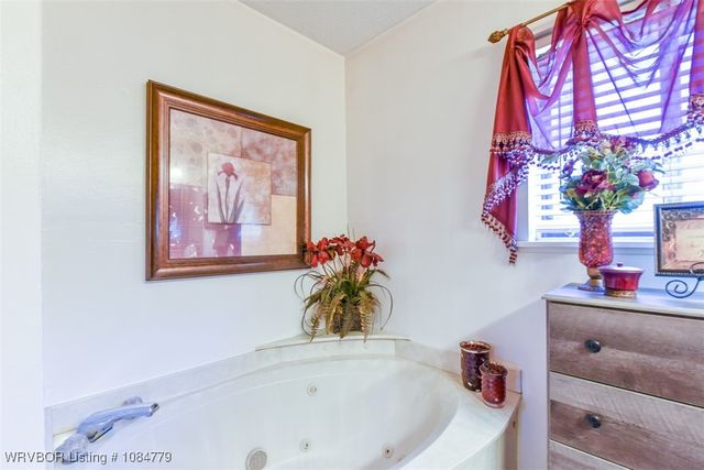 407 Ray Fine Boulevard, Roland, OK 74954