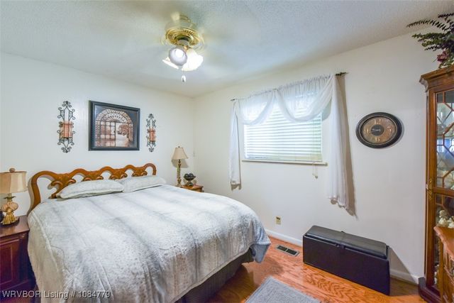 407 Ray Fine Boulevard, Roland, OK 74954