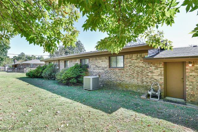 407 Ray Fine Boulevard, Roland, OK 74954