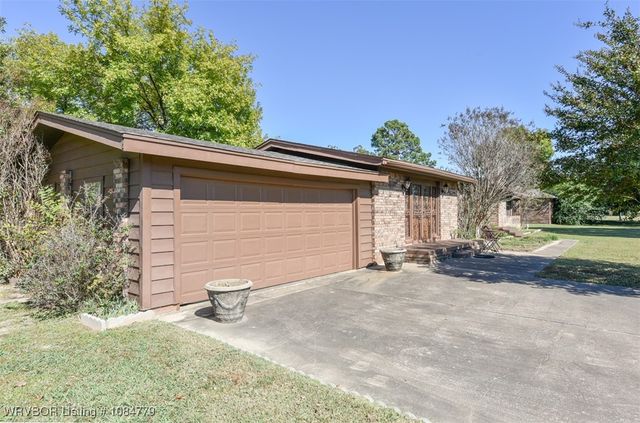 407 Ray Fine Boulevard, Roland, OK 74954