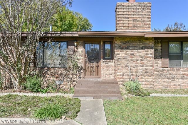 407 Ray Fine Boulevard, Roland, OK 74954