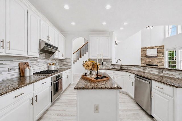 18431 W Laura Shore Drive, Cypress, TX 77433
