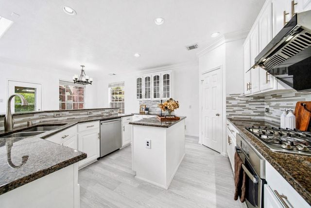 18431 W Laura Shore Drive, Cypress, TX 77433