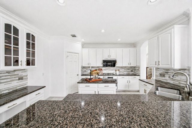 18431 W Laura Shore Drive, Cypress, TX 77433