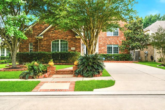 18431 W Laura Shore Drive, Cypress, TX 77433