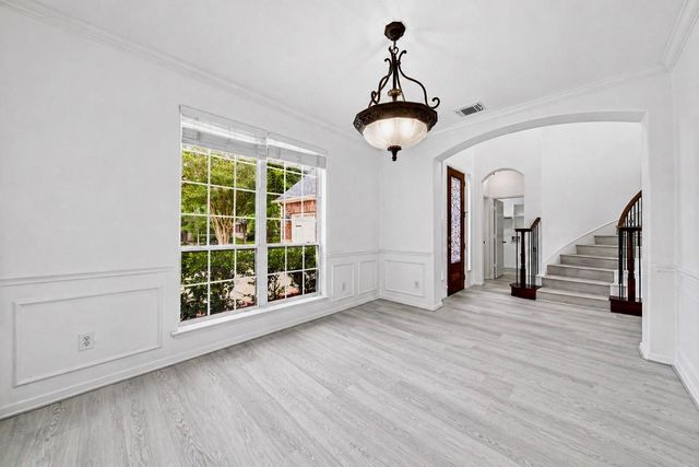 18431 W Laura Shore Drive, Cypress, TX 77433