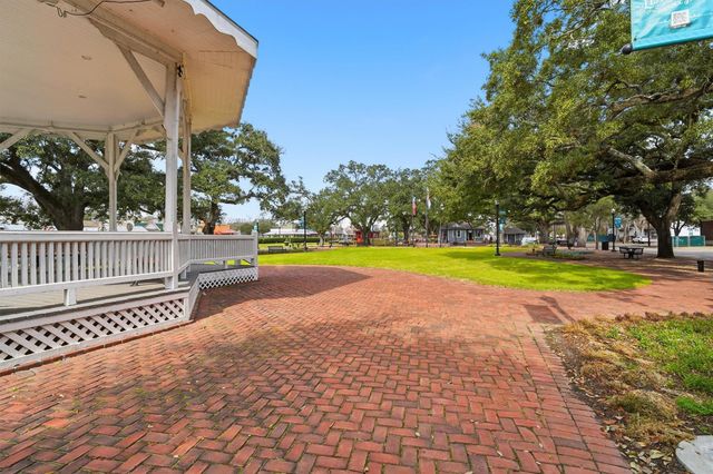 309 Waco Avenue, League City, TX 77573