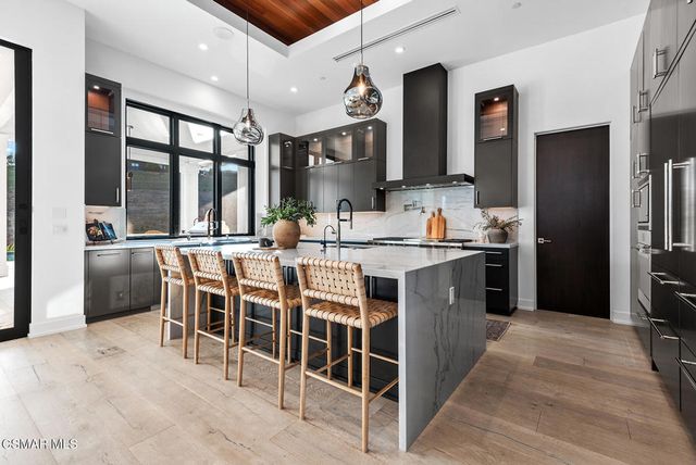 2111 High Knoll Circle, Westlake Village, CA 91362