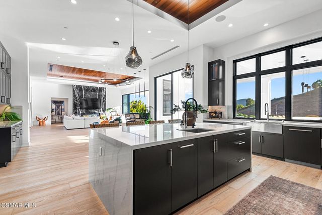 2111 High Knoll Circle, Westlake Village, CA 91362