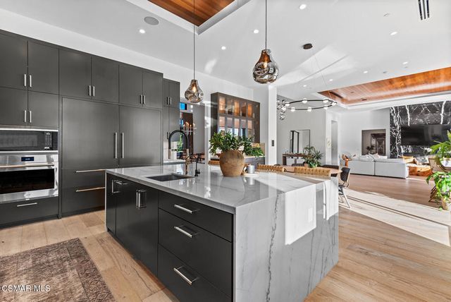 2111 High Knoll Circle, Westlake Village, CA 91362