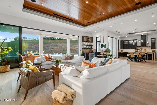 2111 High Knoll Circle, Westlake Village, CA 91362