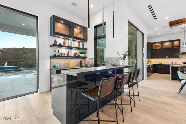 2111 High Knoll Circle, Westlake Village, CA 91362