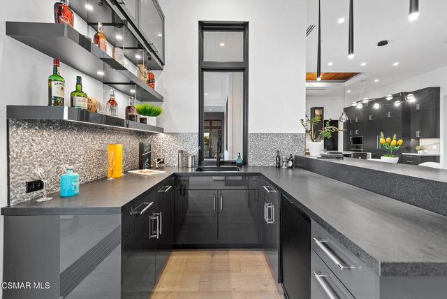 2111 High Knoll Circle, Westlake Village, CA 91362