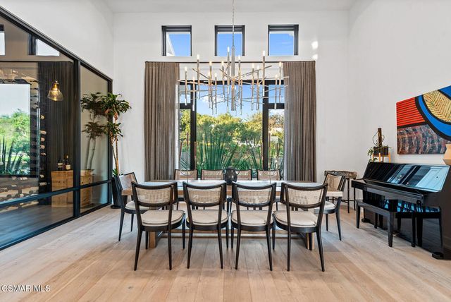 2111 High Knoll Circle, Westlake Village, CA 91362