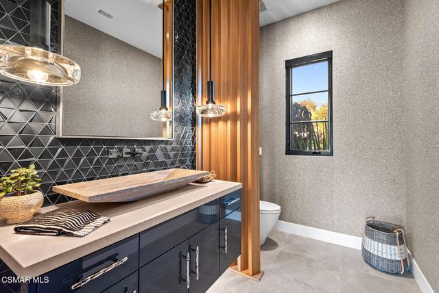 2111 High Knoll Circle, Westlake Village, CA 91362