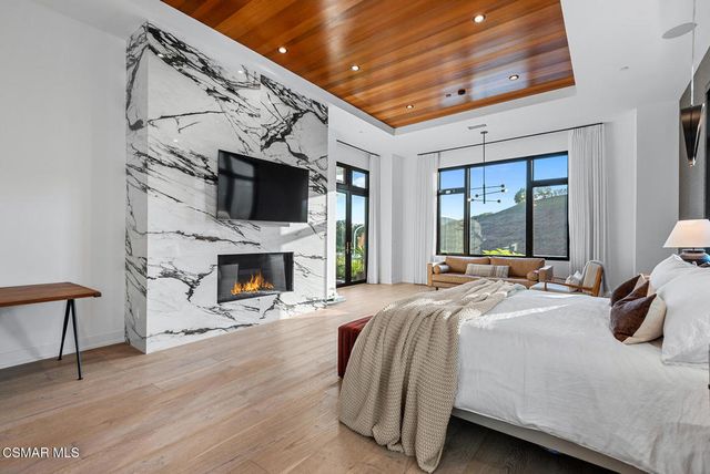 2111 High Knoll Circle, Westlake Village, CA 91362