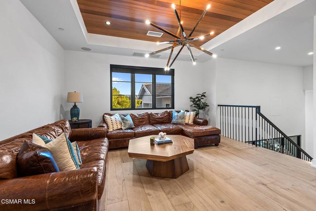 2111 High Knoll Circle, Westlake Village, CA 91362