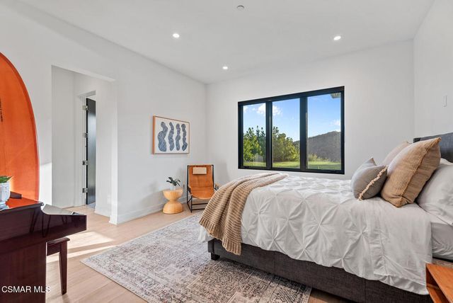 2111 High Knoll Circle, Westlake Village, CA 91362