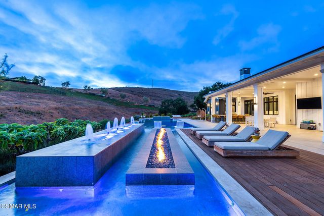 2111 High Knoll Circle, Westlake Village, CA 91362