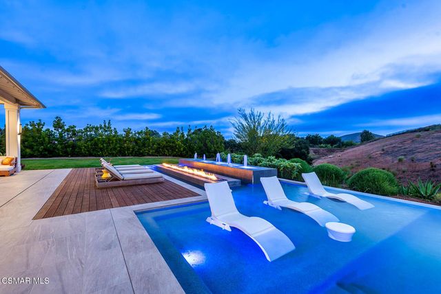 2111 High Knoll Circle, Westlake Village, CA 91362