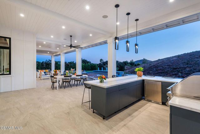 2111 High Knoll Circle, Westlake Village, CA 91362