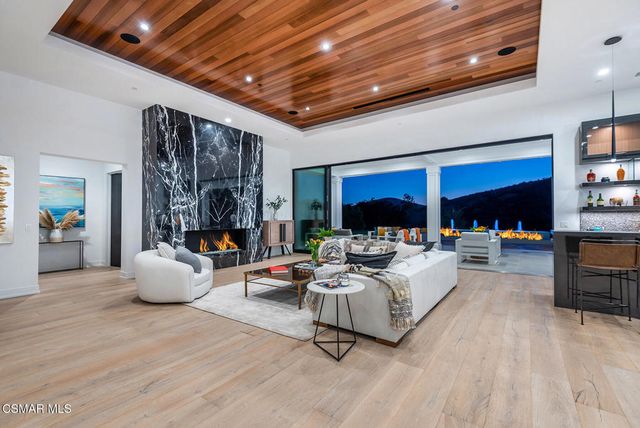 2111 High Knoll Circle, Westlake Village, CA 91362