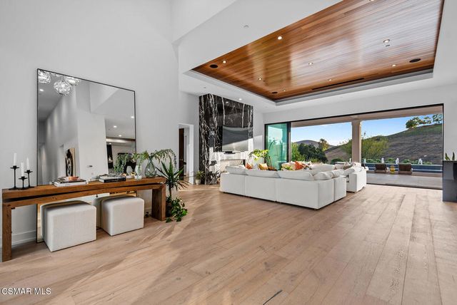 2111 High Knoll Circle, Westlake Village, CA 91362