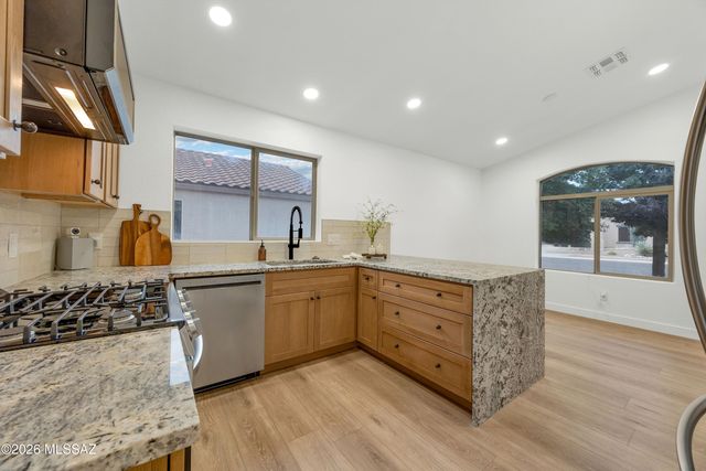 7898 W Sacramento Hill Drive, Tucson, AZ 85743