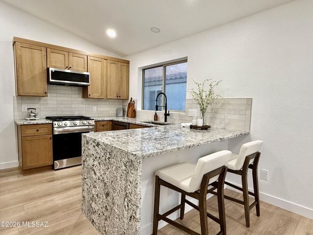 7898 W Sacramento Hill Drive, Tucson, AZ 85743