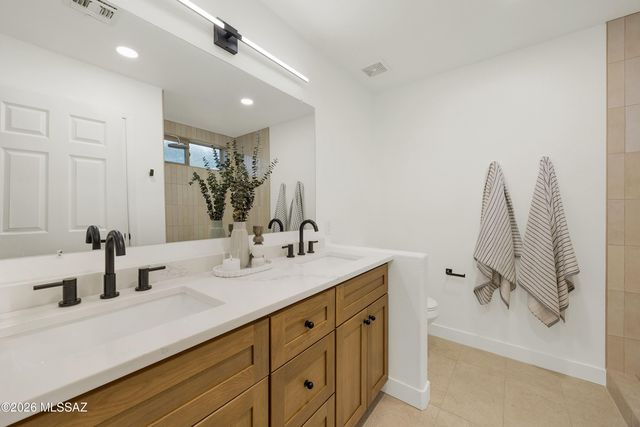 7898 W Sacramento Hill Drive, Tucson, AZ 85743