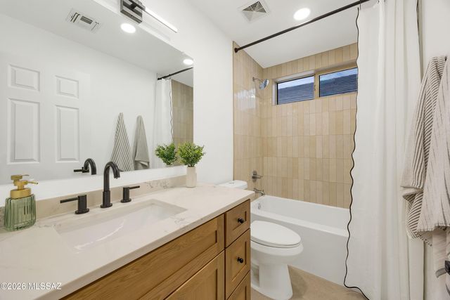 7898 W Sacramento Hill Drive, Tucson, AZ 85743