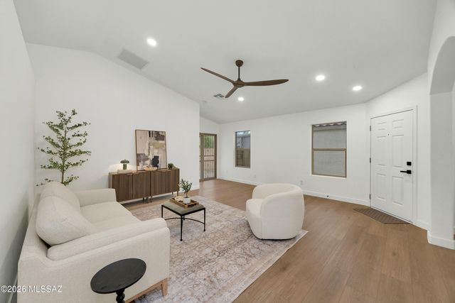 7898 W Sacramento Hill Drive, Tucson, AZ 85743