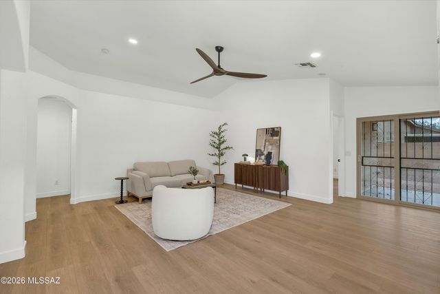 7898 W Sacramento Hill Drive, Tucson, AZ 85743