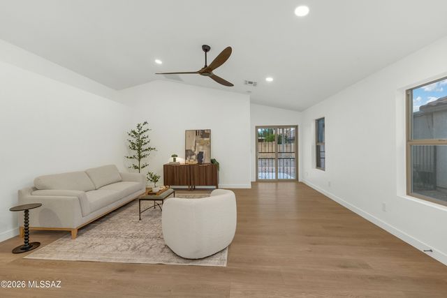 7898 W Sacramento Hill Drive, Tucson, AZ 85743