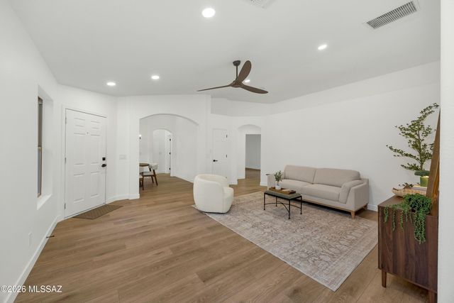 7898 W Sacramento Hill Drive, Tucson, AZ 85743