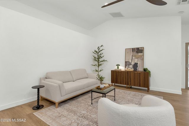 7898 W Sacramento Hill Drive, Tucson, AZ 85743